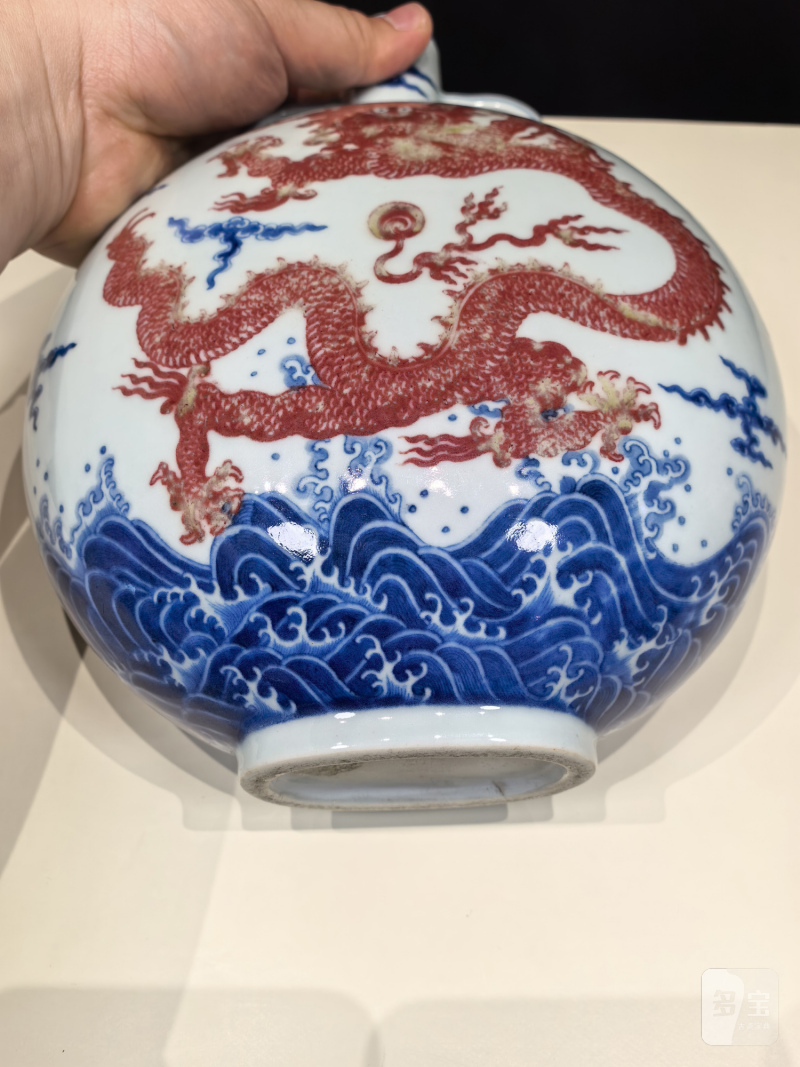 清乾隆 青花釉里红龙纹抱月瓶 - 图14